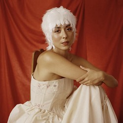 Daniela Andrade - i see red